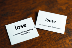 Create flashcards for 'lose' and 'loose